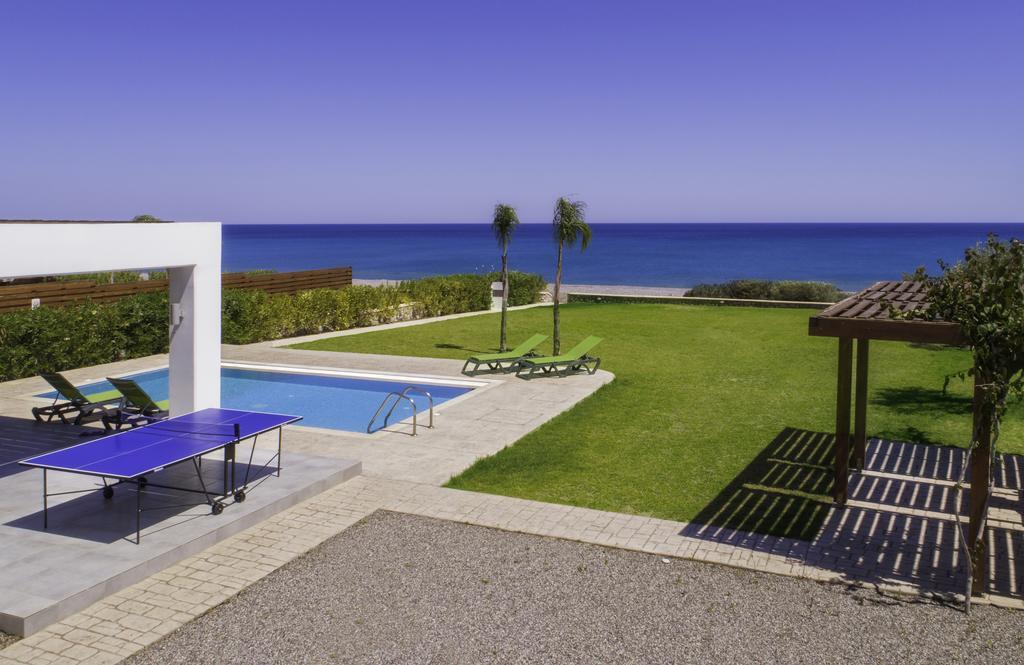 Antonoglou Beach Villas - Waterfront Luxury Retreat Лакания Экстерьер фото
