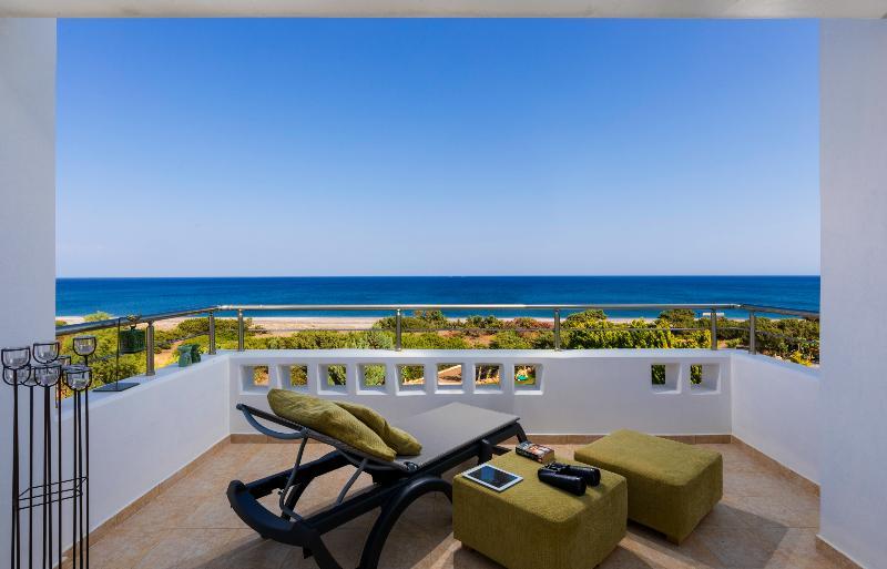 Antonoglou Beach Villas - Waterfront Luxury Retreat Лакания Экстерьер фото
